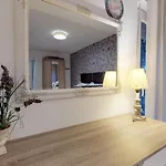 17 Ljubav Place * Split