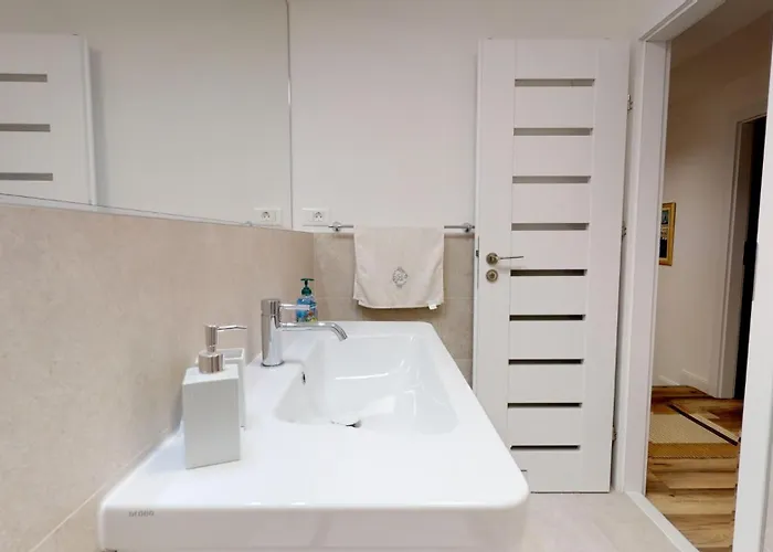 17 Ljubav Place Split