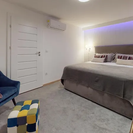 17 Ljubav Place * ספליט